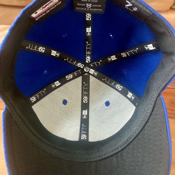Chicago Cubs New Era Royal Authentic Collection 59Fifty Fitted Hat - Picture 6 of 10